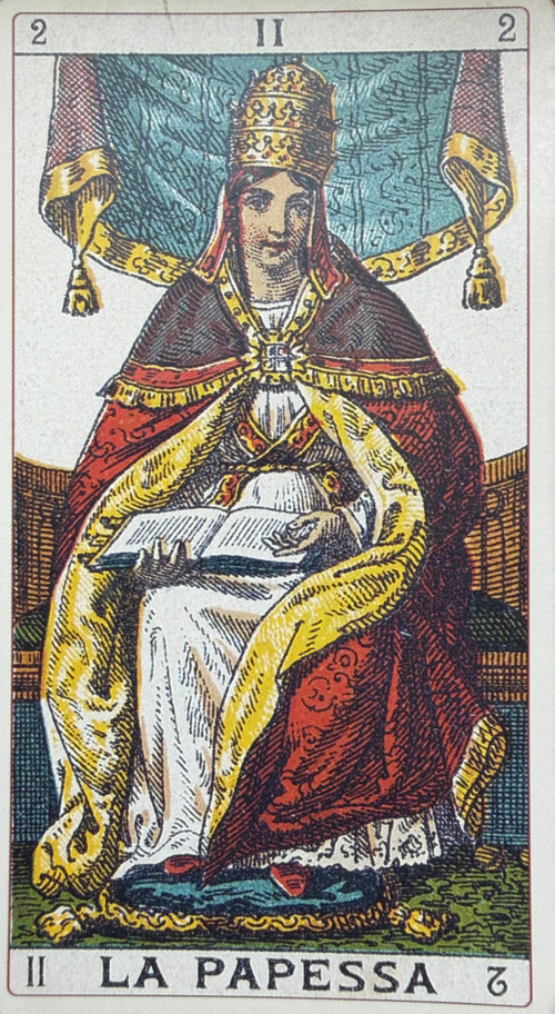 the high priestess tarot card, la papessa tarot reader, london tarot reader, psychic reader in london 